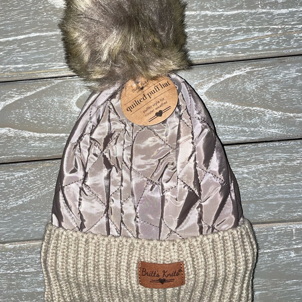Pom hat - Picture 2 of 3